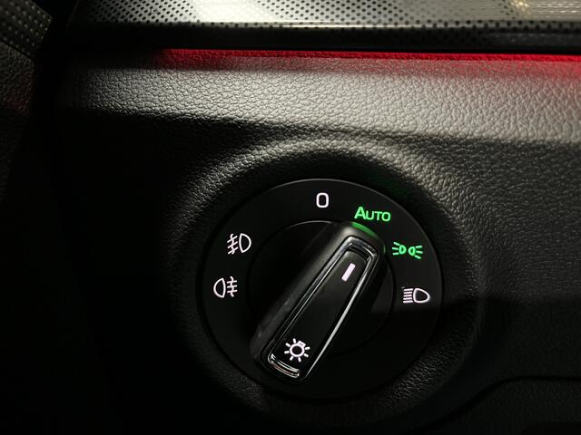 Skoda SCALA 1.5 TSI Monte Carlo / AUTOMAAT/ PANO/ LED/ DIGITAL DASHBOARD/ CRUISE CONTROL/ SMARTLINK/ NAVI/ RIJ-MODI/ PARK. SENSOREN + CAMERA/ STOEL VERWARM./ DAB