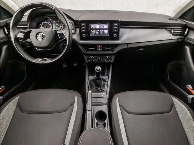 Skoda SCALA 1.0 TSI Sport (APPLE CARPLAY, GETINT GLAS, SPORTSTOELEN, AIRCO, LED KOPLAMPEN, DAB+, NIEUWSTAAT)