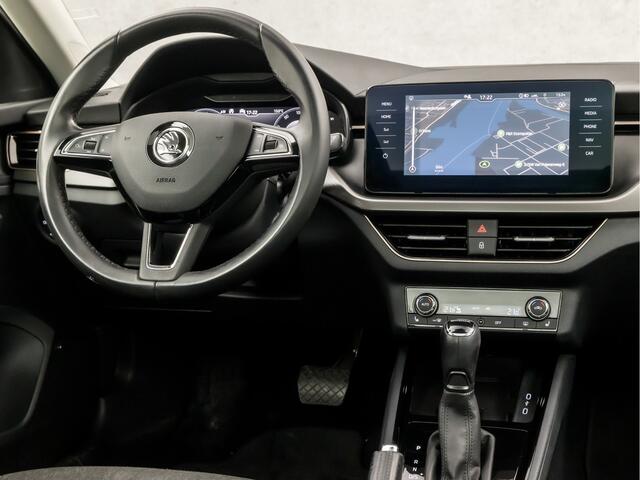 Skoda SCALA 1.0 TSI Sport Automaat (PANORAMADAK, VIRTUAL COCKPIT, APPLE CARPLAY, GROOT NAVI, CLIMATE, STOELVERWARMING, SPORTSTOELEN, CRUISE, CAMERA, GETINT GLAS, NIEUWSTAAT)