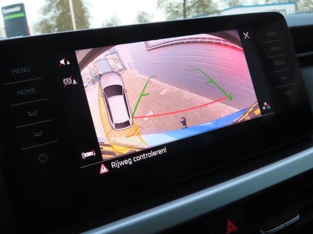 Skoda SCALA 1.5 TSI Business Edition | trekhaak wegklapbaar | verwarmbare voorruit | camera | stoelverwarming | navigatie