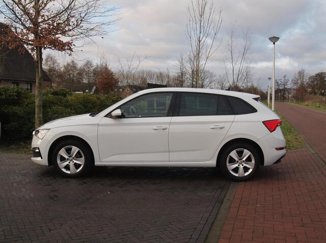 Skoda SCALA 1.0 TSI Sport Business | Apple Carplay | Trekhaak | Parkeensensoren | Sportstoelen | NL-Auto |