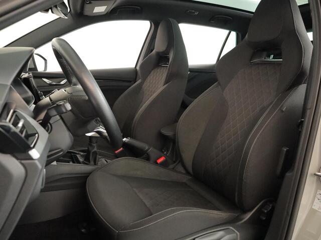 Skoda SCALA 1.0 TSI Sport Business 110 pk | Navigatie via App | Panoramadak | Parkeersensoren achter | Full LED koplampen | Apple Carplay/Android Auto |