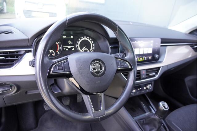 Skoda SCALA 1.0 TSI 5drs First Edition BJ2019 Lmv 17" | Led V+A | Pdc | App-Connect | Climate control | Cruise control | Alcantara/Stof bekleding | Extra getint glas