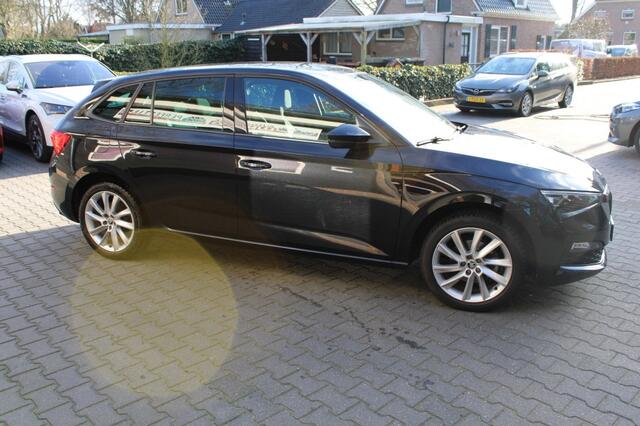 Skoda SCALA 1.0 TSI Sport business - virtual cockpit - Carplay - pano dak