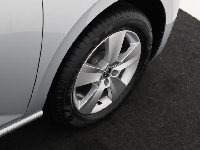 Skoda SCALA 1.0 TSI Ambition | CarPlay | Airco | Cruise control | Lane- en frontassist | Bluetooth | Parkeersensoren achter |
