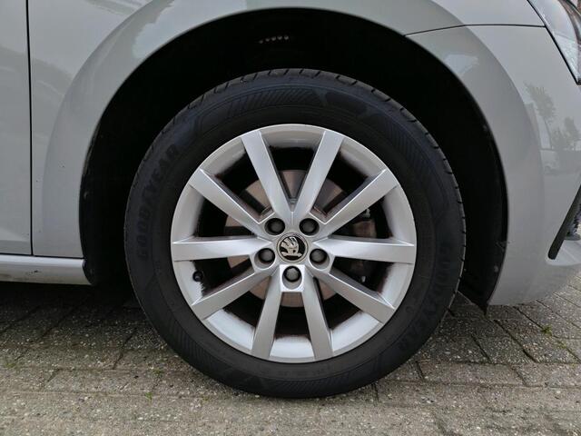 Skoda SCALA 1.0 TSI Ambition / CRUISE/ CLIMATE/ PARK. SENSOREN/ DAB/ SMARTLINK/ LED/ 16" LMV
