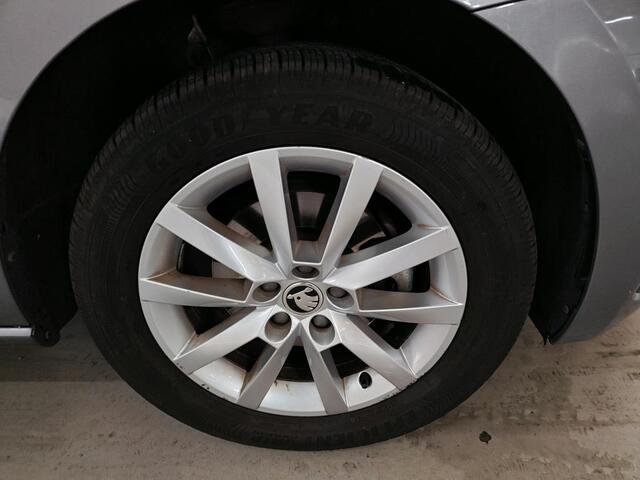 Skoda SCALA 1.0 TSI Business Edition Clima / Parkeersensoren / Navigatie / LED verlichting / Cruise control / App-connect