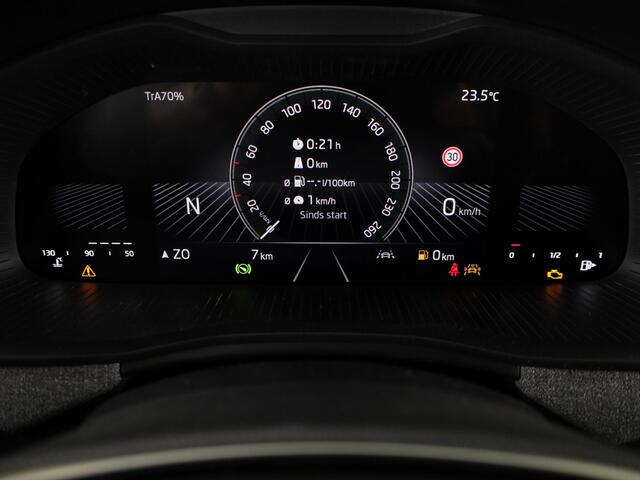 Skoda SCALA Edition 1.0 TSI 115pk DSG-7 | Stoel- en stuurverwarming | Travel Assist | Draadloos laden | 16 inch lichtmetalen velgen |