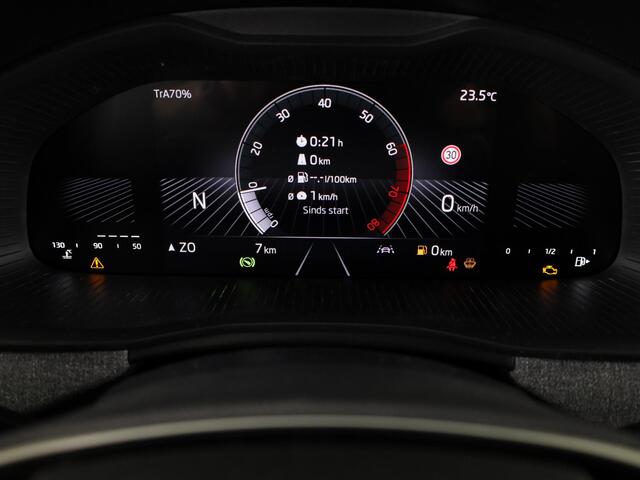 Skoda SCALA Edition 1.0 TSI 115pk DSG-7 | Stoel- en stuurverwarming | Travel Assist | Draadloos laden | 16 inch lichtmetalen velgen |