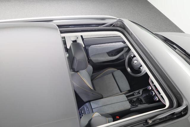 Skoda SUPERB Combi 1.5 TSI iV First Edition 204pk Plug in Hybrid | Panoramadak | Trekhaak wegklapbaar | Canton Soundsystem