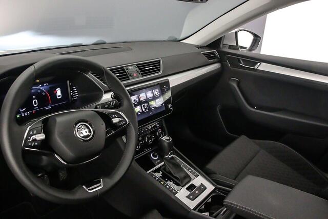 Skoda SUPERB Combi Business Edition 1.4 TSI PHEV 218pk DSG Automaat Panoramadak, Achteruitrijcamera, Elektrische achterklep, Navigatie, Cruise control, Parkeersensoren, LED koplampen