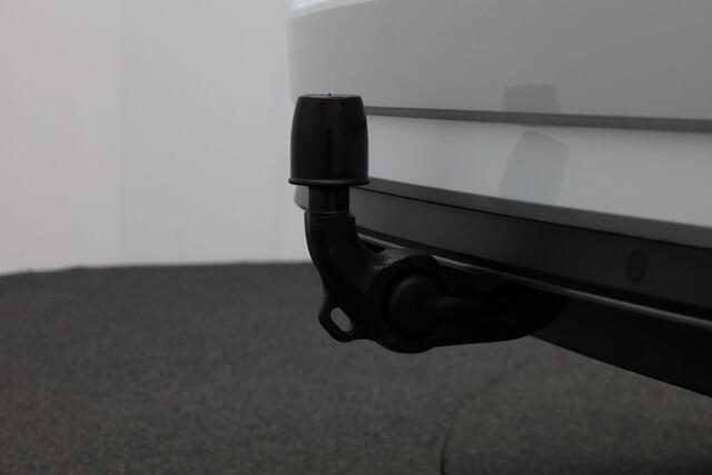 Skoda SUPERB Combi 1.4 TSI 218 pk DSG iV Sportline Business | Panoramadak | Trekhaak | Geheugenstoelen | Leder/alcantara | Matrix LED | Navigatie Columbus | Stoel-/achterbankverwarming | Adaptief onderstel