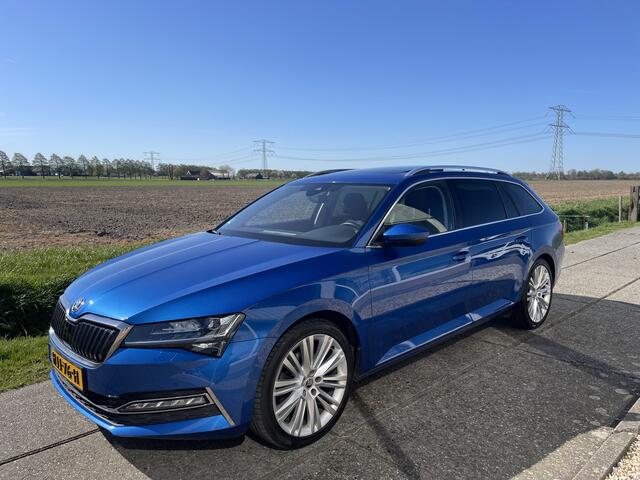 Skoda SUPERB Combi 1.4 TSI iV Plugin Hybrid, Panorama/schuifdak, elektrische trekhaak, extra set velgen met winterbanden