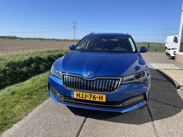 Skoda SUPERB Combi 1.4 TSI iV Plugin Hybrid, Panorama/schuifdak, elektrische trekhaak, extra set velgen met winterbanden