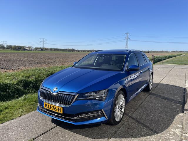 Skoda SUPERB Combi 1.4 TSI iV Plugin Hybrid, Panorama/schuifdak, elektrische trekhaak, extra set velgen met winterbanden