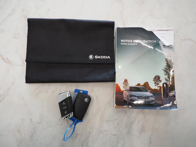 Skoda SUPERB Combi 1.4 TSI iV Laurin & Klement | Panoramadak | Massage | Canton | Keyless | Adaptive Cruise | Camera