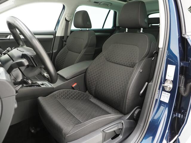 Skoda SUPERB Combi 1.4 TSI iV 218PK | Panoramadak | Trekhaak | Camera | Keyless | Adaptive Cruise | Carplay