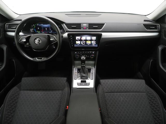Skoda SUPERB Combi 1.4 TSI iV 218PK | Panoramadak | Trekhaak | Camera | Keyless | Adaptive Cruise | Carplay