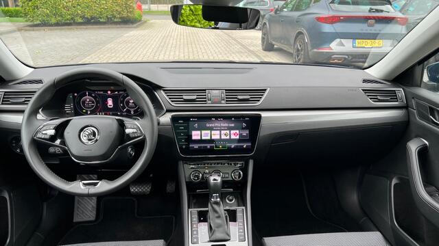 Skoda SUPERB Combi 1.4 TSI iV Business Edition panorama, camera, navi, cruise