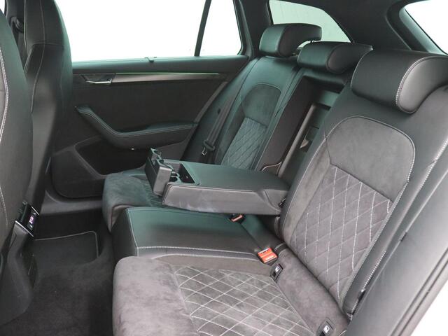 Skoda SUPERB Combi 1.4 TSI iV Sportline Business 218PK DSG Adaptieve Cruise Controle, Achteruitrijcamera, Keyless, Stoel-Stuurverwarming, Navi, Trekhaak, 19" LM Velgen