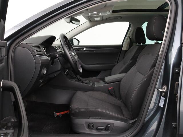 Skoda SUPERB 1.4 TSI iV Business Edition Plus | Panoramadak | Virtual Cockpit | Stoelverwarming | Camera | Carplay | Full LED | Memory | Navigatie | Parkeerhulp