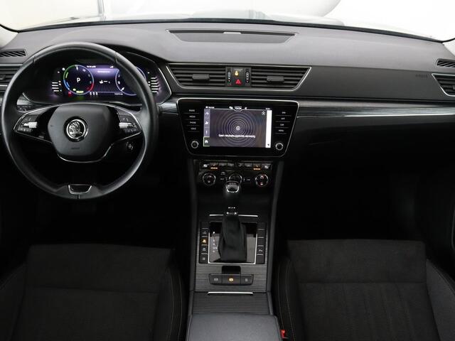 Skoda SUPERB 1.4 TSI iV Business Edition Plus | Panoramadak | Virtual Cockpit | Stoelverwarming | Camera | Carplay | Full LED | Memory | Navigatie | Parkeerhulp