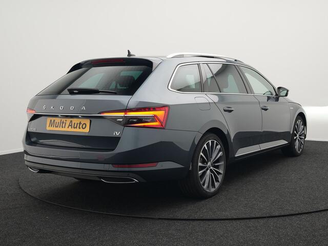 Skoda SUPERB Combi 1.4 TSI iV Laurin & Klement Plug in Hybrid 218pk PHEV | Trekhaak af Fabriek | Panodak | Carplay | Lederen Stoelen Memory/Massage | Adaptive Cruise | Sfeerverlichting | 360 Camera | Crystal LED | Virtual | Premium Audio | DAB |