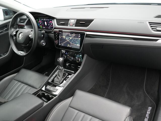 Skoda SUPERB Combi 1.4 TSI iV Laurin & Klement Plug in Hybrid 218pk PHEV | Trekhaak af Fabriek | Panodak | Carplay | Lederen Stoelen Memory/Massage | Adaptive Cruise | Sfeerverlichting | 360 Camera | Crystal LED | Virtual | Premium Audio | DAB |