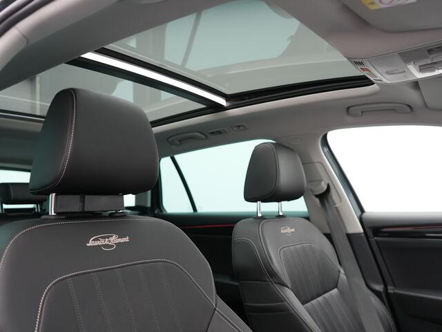 Skoda SUPERB Combi 1.4 TSI iV Laurin & Klement Plug in Hybrid 218pk PHEV | Trekhaak af Fabriek | Panodak | Carplay | Lederen Stoelen Memory/Massage | Adaptive Cruise | Sfeerverlichting | 360 Camera | Crystal LED | Virtual | Premium Audio | DAB |