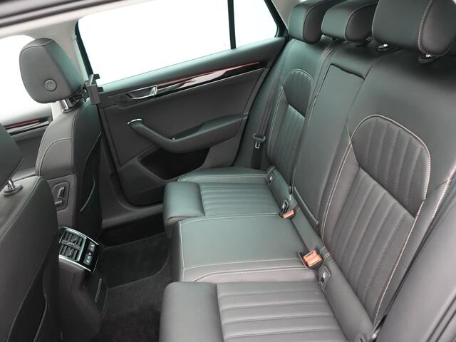 Skoda SUPERB Combi 1.4 TSI iV Laurin & Klement Plug in Hybrid 218pk PHEV | Trekhaak af Fabriek | Panodak | Carplay | Lederen Stoelen Memory/Massage | Adaptive Cruise | Sfeerverlichting | 360 Camera | Crystal LED | Virtual | Premium Audio | DAB |