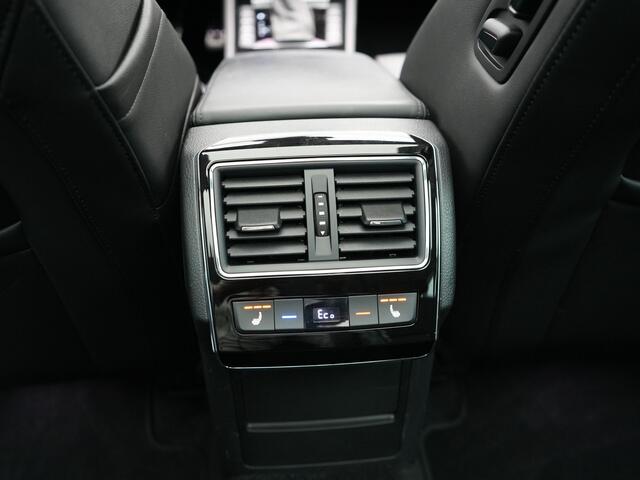 Skoda SUPERB Combi 1.4 TSI iV Laurin & Klement Plug in Hybrid 218pk PHEV | Trekhaak af Fabriek | Panodak | Carplay | Lederen Stoelen Memory/Massage | Adaptive Cruise | Sfeerverlichting | 360 Camera | Crystal LED | Virtual | Premium Audio | DAB |