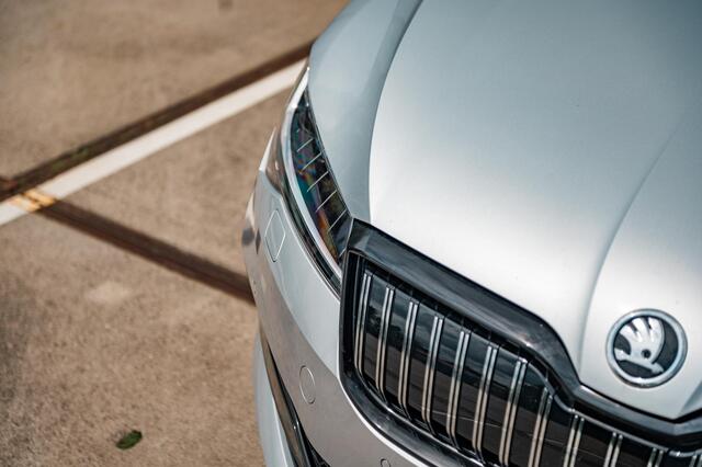 Skoda SUPERB Combi 1.4 TSI iV Sportline Business | PANO | TREKHAAK | ALCANTARA