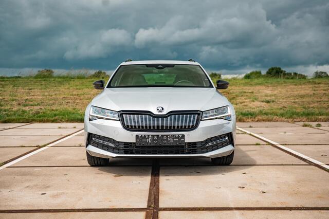 Skoda SUPERB Combi 1.4 TSI iV Sportline Business | PANO | TREKHAAK | ALCANTARA