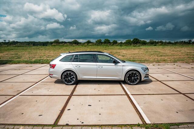 Skoda SUPERB Combi 1.4 TSI iV Sportline Business | PANO | TREKHAAK | ALCANTARA