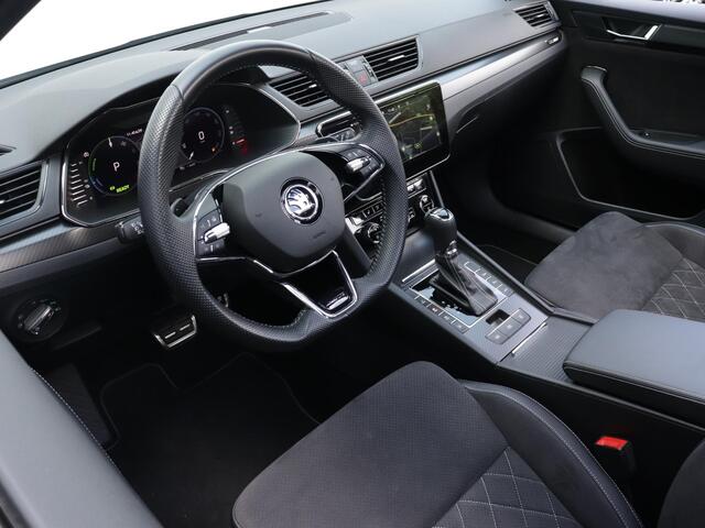 Skoda SUPERB Combi 1.4 TSI iV Sportline Business | Trekhaak | Dynamic Chassis Control | Pano | Camera | Dodehoekdetectie | Stoelverwarming V+A | Stuurverwarming |