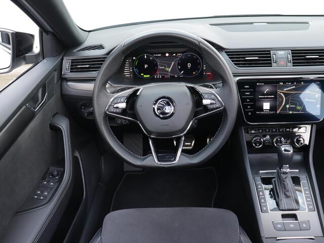 Skoda SUPERB Combi 1.4 TSI iV Sportline Business | Trekhaak | Dynamic Chassis Control | Pano | Camera | Dodehoekdetectie | Stoelverwarming V+A | Stuurverwarming |