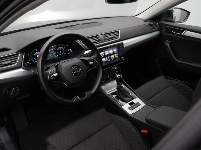 Skoda SUPERB Combi 1.4 TSI 218 pk DSG iV Business Edition | Achteruitrijcamera | Navigatie | Stoelverwarming
