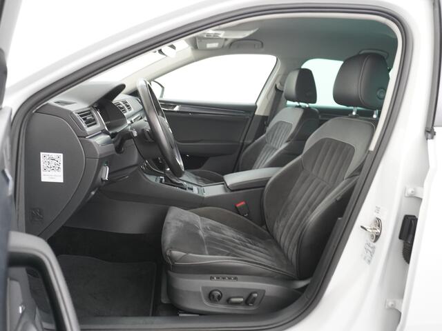 Skoda SUPERB Combi 1.5T-150PK AUT-7 Wegklapb.Trekh.Virtual Cockpit Apple Carplay Android Camera 1/2 Leer-Alcantara Memory Seats Navi Ecc Cruise Control Stoelverwarming ACT Business Edition Keyless DAB Privacy Glas Lmv 18" Elek.Achterklep Business Upgrade Function Pakk