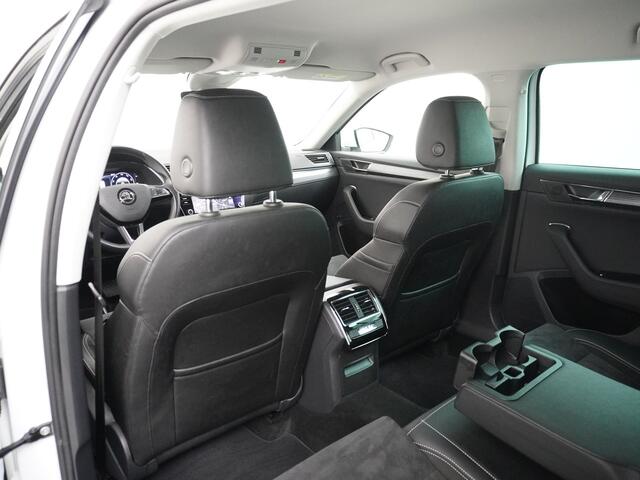 Skoda SUPERB Combi 1.5T-150PK AUT-7 Wegklapb.Trekh.Virtual Cockpit Apple Carplay Android Camera 1/2 Leer-Alcantara Memory Seats Navi Ecc Cruise Control Stoelverwarming ACT Business Edition Keyless DAB Privacy Glas Lmv 18" Elek.Achterklep Business Upgrade Function Pakk