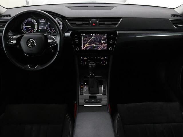 Skoda SUPERB 1.4 TSI iV BnsEdPlus | Camera | Adaptive cruise | Memory seats | Carplay | Stoelverwarming| Navigatie | Alcantara | Keyless