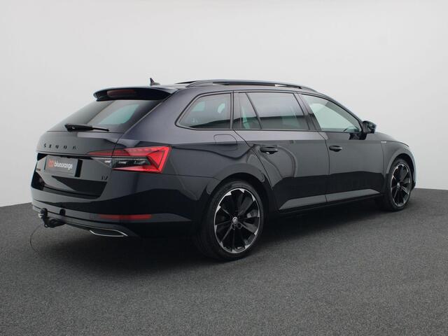 Skoda SUPERB Combi 1.4 TSI iV Sportline Business 218PK DSG Pano-Schuifdak, 360gr. Camera, Keyless, Side Assist, Adaptieve Cruise Controle, Keyless, Virtual Pedal, Virtual Cockpit, Trekhaak, 19" LM Velgen