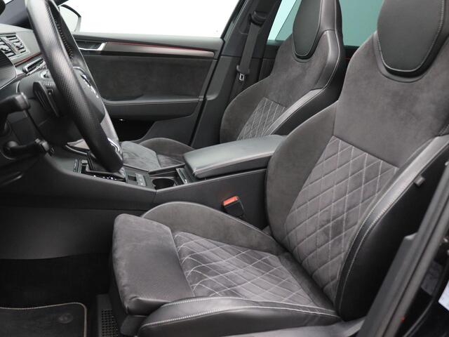 Skoda SUPERB Combi 1.4 TSI iV Sportline Business 218PK DSG Pano-Schuifdak, 360gr. Camera, Keyless, Side Assist, Adaptieve Cruise Controle, Keyless, Virtual Pedal, Virtual Cockpit, Trekhaak, 19" LM Velgen