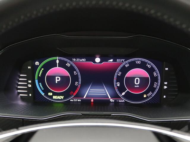 Skoda SUPERB Combi 1.4 TSI iV Sportline Business 218PK DSG Pano-Schuifdak, 360gr. Camera, Keyless, Side Assist, Adaptieve Cruise Controle, Keyless, Virtual Pedal, Virtual Cockpit, Trekhaak, 19" LM Velgen