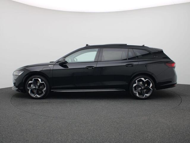 Skoda SUPERB Combi 1.5 TSI PHEV Sportline Business 204PK DSG Pano-Schuifdak, Matrix LED-verlichting, Achteruitrijcamera, Keyless, Side Assist, Memorystoel, Adaptieve Cruise Controle, Stoel-Stuurverwarming, Trekhaak, 19" LM Velgen