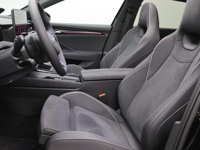 Skoda SUPERB Combi 1.5 TSI PHEV Sportline Business 204PK DSG Pano-Schuifdak, Matrix LED-verlichting, Achteruitrijcamera, Keyless, Side Assist, Memorystoel, Adaptieve Cruise Controle, Stoel-Stuurverwarming, Trekhaak, 19" LM Velgen