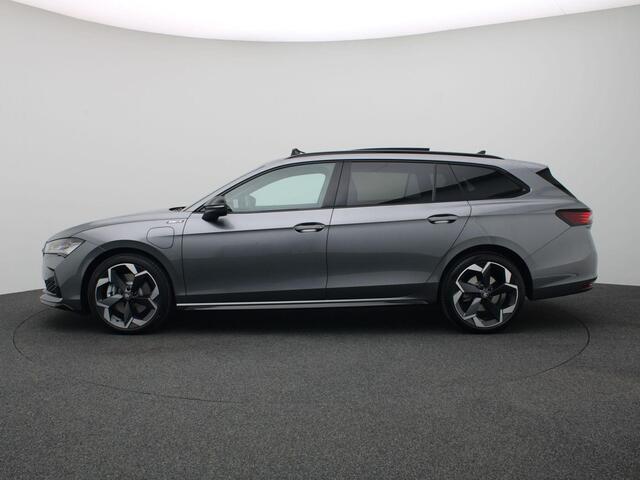 Skoda SUPERB Combi 1.5 TSI PHEV Sportline Business 204PK DSG Pano-Schuifdak, Matrix LED-verlichting, Achteruitrijcamera, Keyless, Side Assist, Memorystoel, Adaptieve Cruise Controle, Stoel-Stuurverwarming, Trekhaak, 19" LM Velgen
