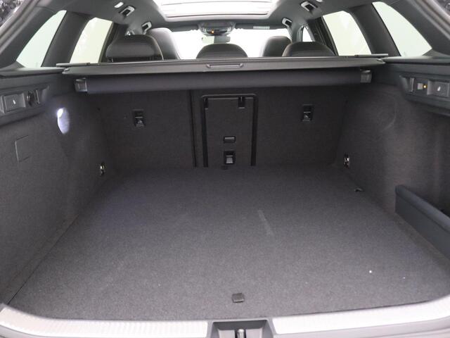 Skoda SUPERB Combi 1.5 TSI PHEV Sportline Business 204PK DSG Pano-Schuifdak, Matrix LED-verlichting, Achteruitrijcamera, Keyless, Side Assist, Memorystoel, Adaptieve Cruise Controle, Stoel-Stuurverwarming, Trekhaak, 19" LM Velgen