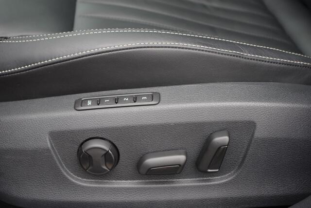 Skoda SUPERB Combi 1.4 TSI iV Laurin & Klement 218 PK PHEV, Leder, Panoramadak, Trekhaak, DCC,
