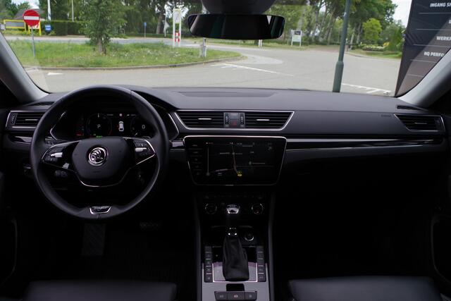 Skoda SUPERB Combi 1.4 TSI iV Laurin & Klement 218 PK PHEV, Leder, Panoramadak, Trekhaak, DCC,