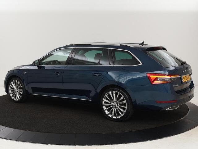 Skoda SUPERB 1.4 TSI iV Laurin & Klement | Panoramadak | Stoelventilatie | Leder | Camera | Trekhaak | Massage | Adaptive cruise | Virtual Cockpit | Canton Sound | Carplay | 19'' lichtmetalen velgen | PHEV